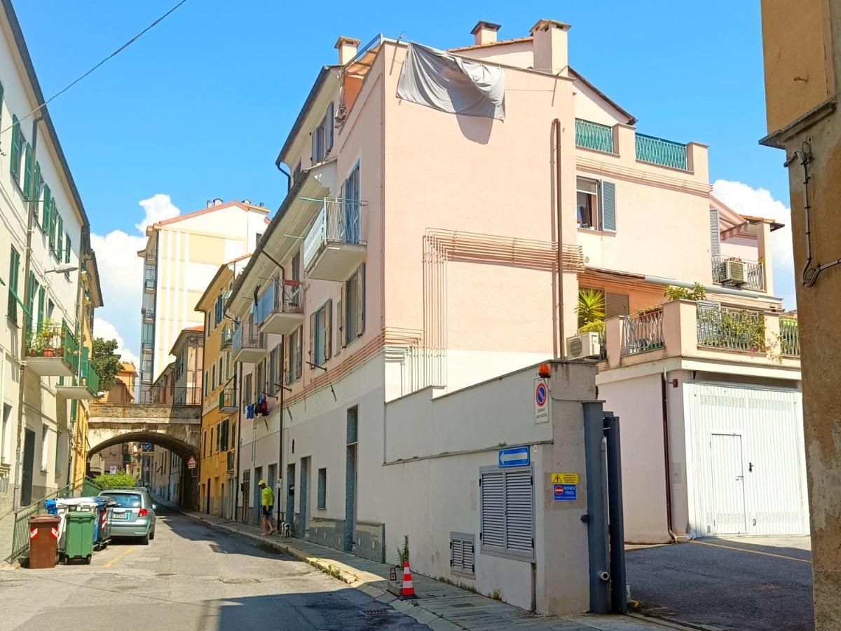 Ferienwohnung A Casa Di Pizz - Bilocale Con Parcheggio Privato Savona Exterior foto