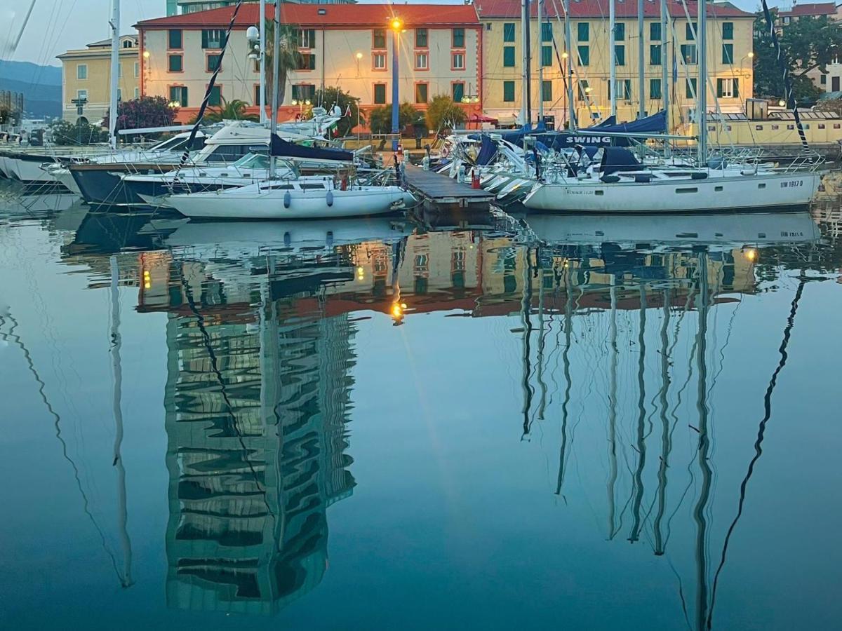 Ferienwohnung A Casa Di Pizz - Bilocale Con Parcheggio Privato Savona Exterior foto