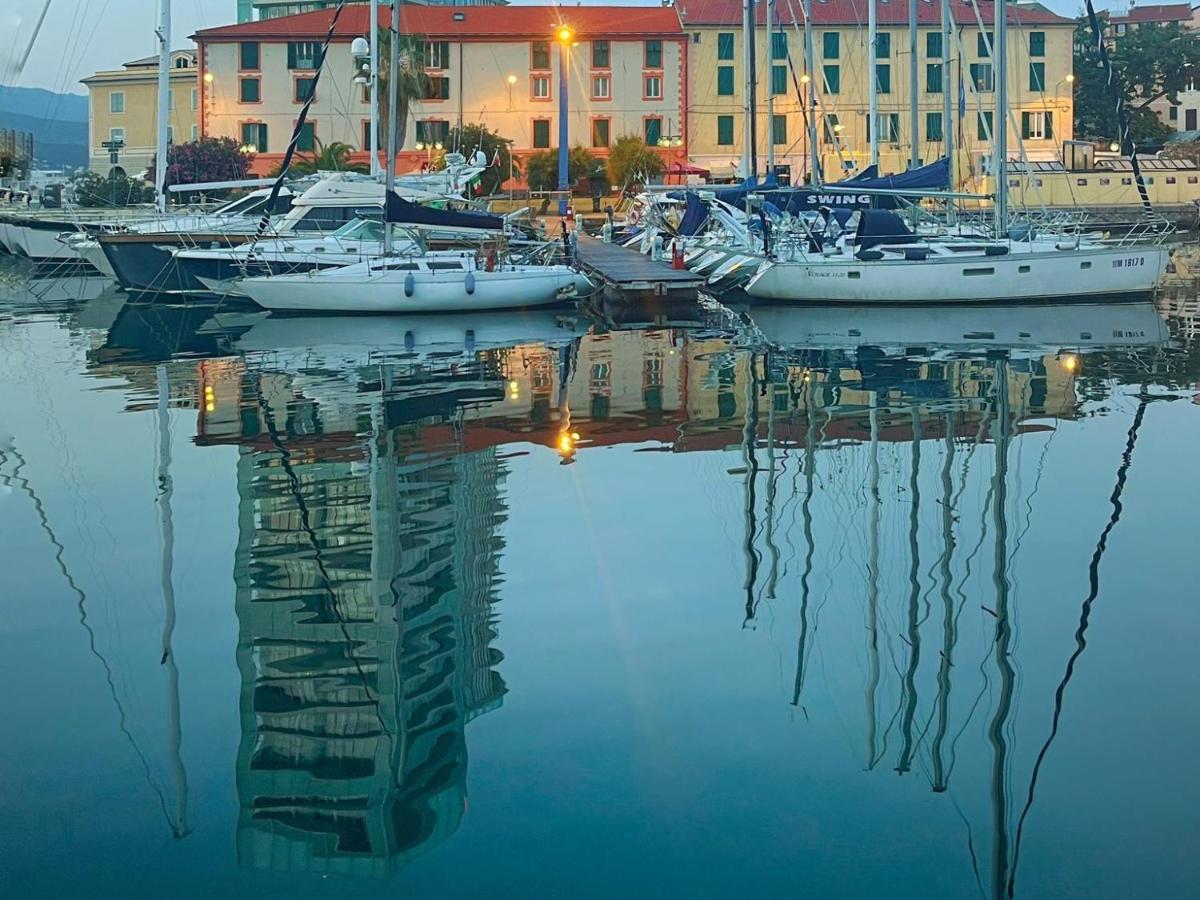 Ferienwohnung A Casa Di Pizz - Bilocale Con Posto Auto Savona Exterior foto